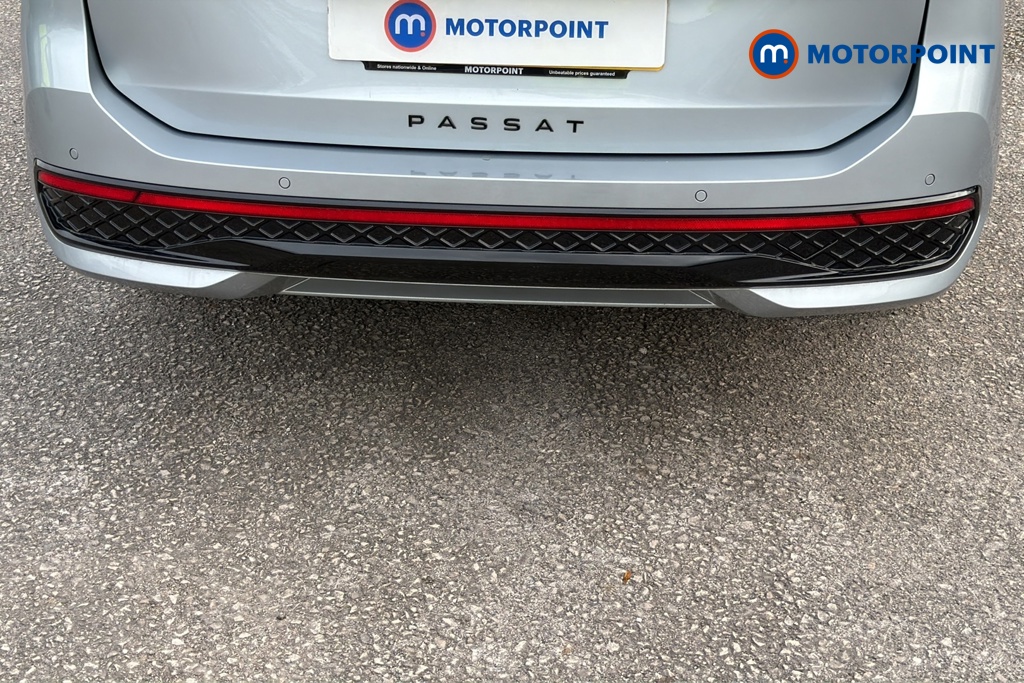 Volkswagen Passat R-Line Automatic Petrol Plug-In Hybrid Estate - Stock Number (1689871) - 39th supplementary image