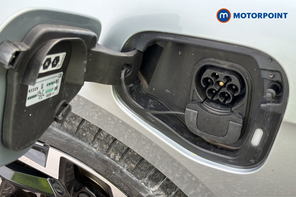 Volkswagen Passat R-Line Automatic Petrol Plug-In Hybrid Estate - Stock Number (1689871) - 41st supplementary image