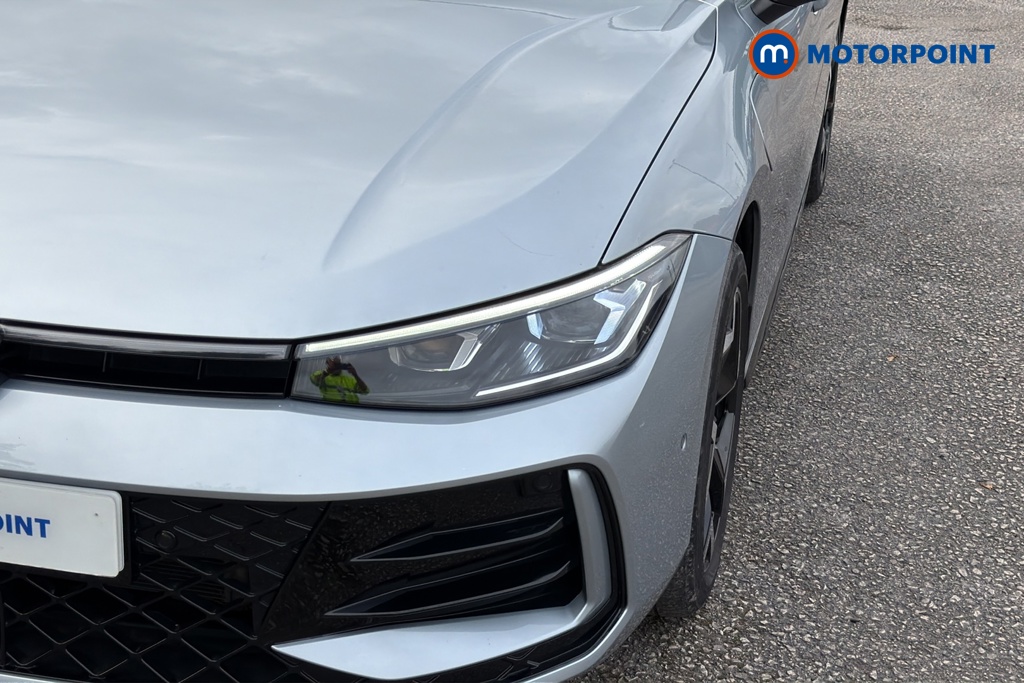 Volkswagen Passat R-Line Automatic Petrol Plug-In Hybrid Estate - Stock Number (1689871) - 42nd supplementary image