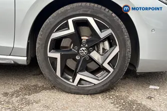 Volkswagen Passat R-Line Automatic Petrol Plug-In Hybrid Estate - Stock Number (1689871) - 47th supplementary image