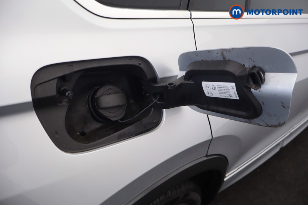 Volkswagen Tiguan R-Line Automatic Petrol SUV - Stock Number (1690116) - 34th supplementary image