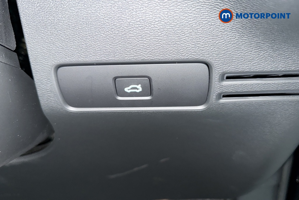 Volvo Xc40 Plus Black Edition Automatic Petrol SUV - Stock Number (1691965) - 11th supplementary image