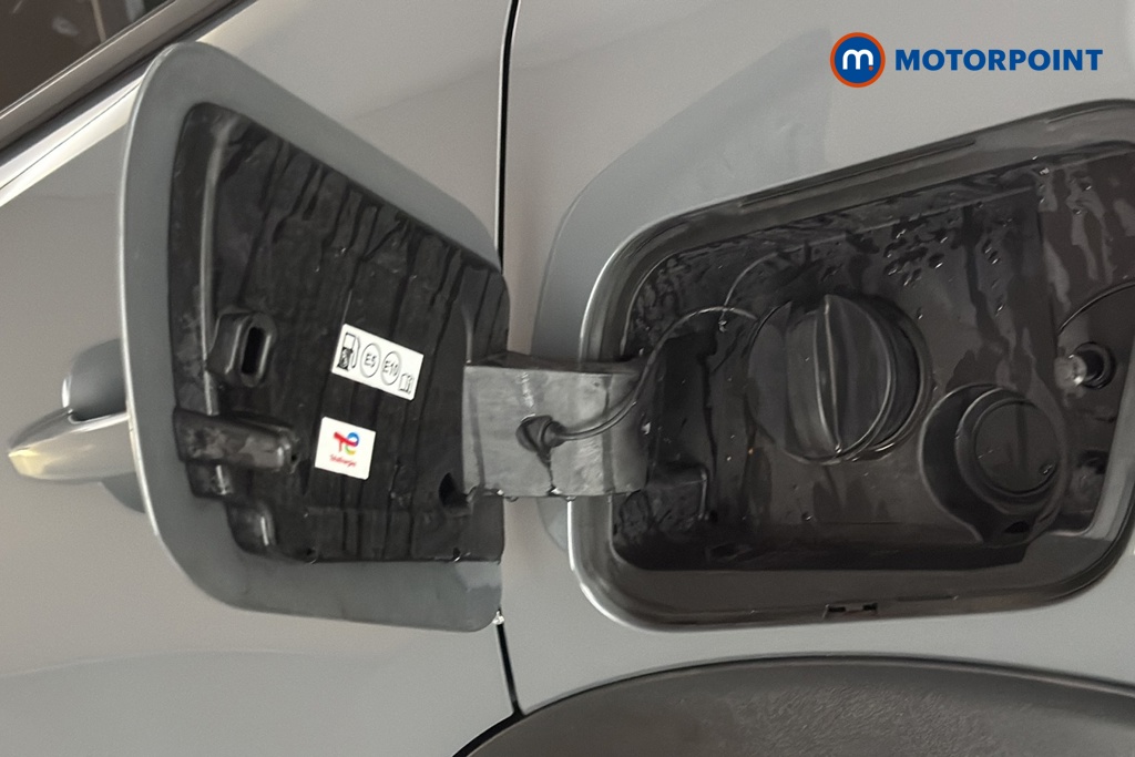 Peugeot 2008 Allure Manual Petrol SUV - Stock Number (1692267) - 41st supplementary image