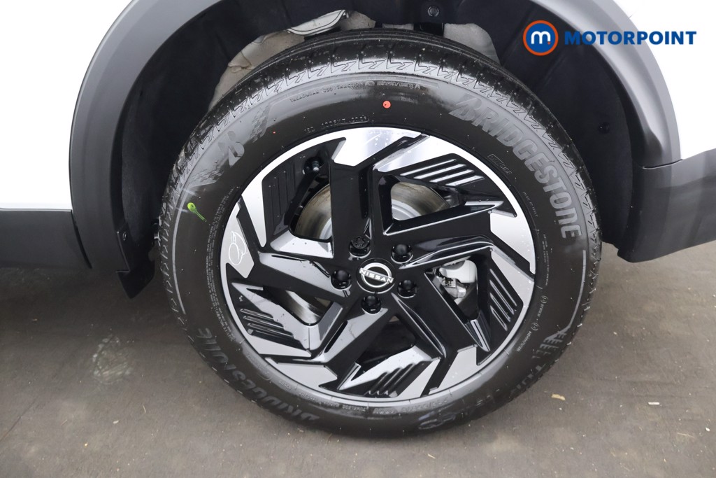 Nissan Qashqai N-Connecta Manual Petrol SUV - Stock Number (1683568) - 23rd supplementary image