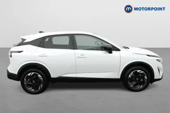 Nissan Qashqai N-Connecta Manual Petrol SUV - Stock Number (1683568) - Drivers side