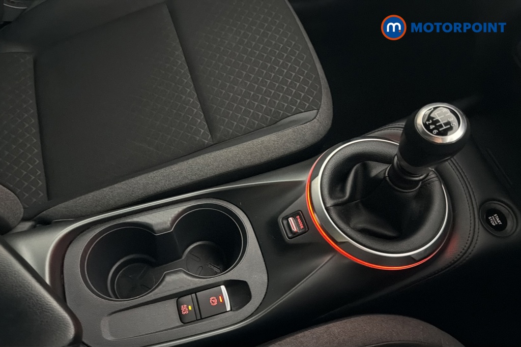 Nissan Juke N-Connecta Manual Petrol SUV - Stock Number (1687197) - 15th supplementary image