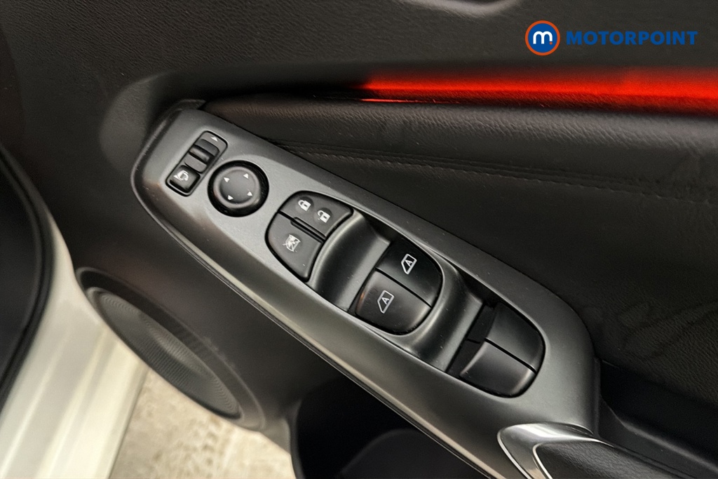 Nissan Juke N-Connecta Manual Petrol SUV - Stock Number (1687197) - 19th supplementary image