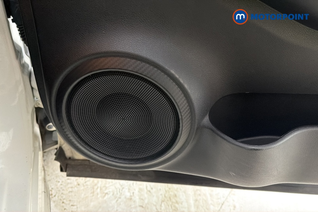Nissan Juke N-Connecta Manual Petrol SUV - Stock Number (1687197) - 21st supplementary image
