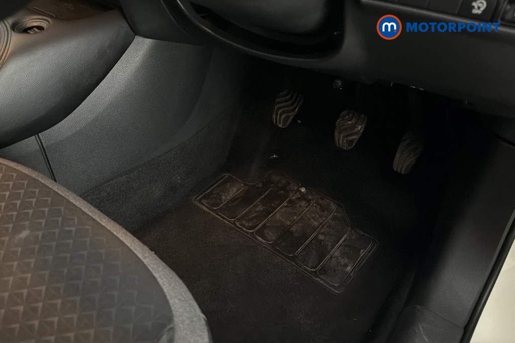 Nissan Juke N-Connecta Manual Petrol SUV - Stock Number (1687197) - 24th supplementary image