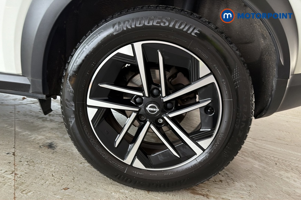 Nissan Juke N-Connecta Manual Petrol SUV - Stock Number (1687197) - 45th supplementary image