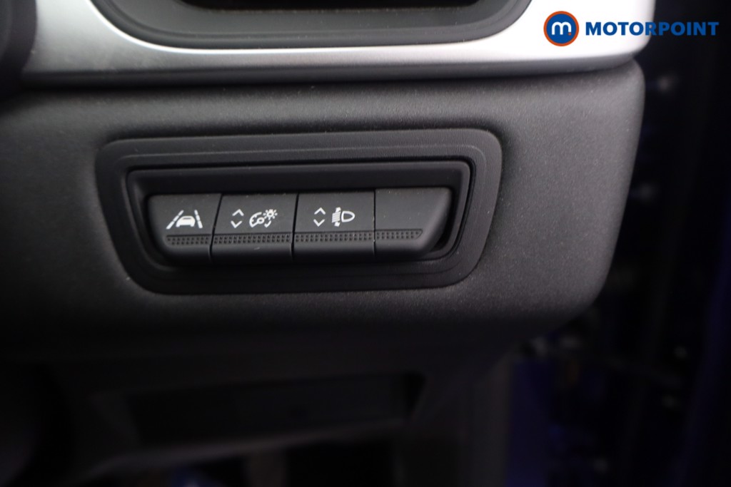 Renault Captur Iconic Manual Petrol SUV - Stock Number (1687315) - 9th supplementary image