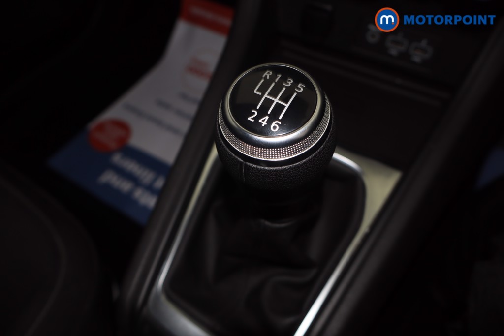 Renault Captur Iconic Manual Petrol SUV - Stock Number (1687315) - 13th supplementary image