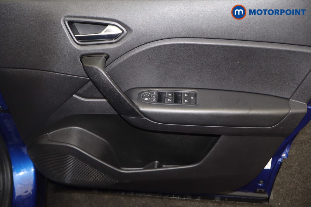 Renault Captur Iconic Manual Petrol SUV - Stock Number (1687315) - 19th supplementary image
