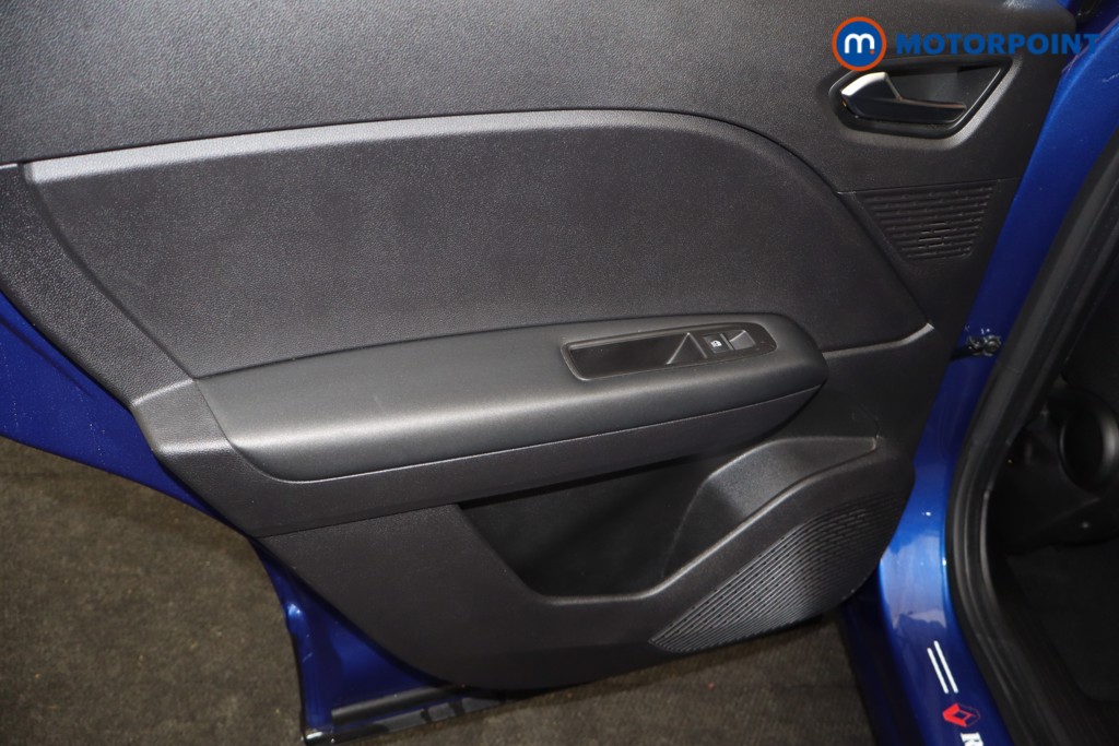 Renault Captur Iconic Manual Petrol SUV - Stock Number (1687315) - 24th supplementary image
