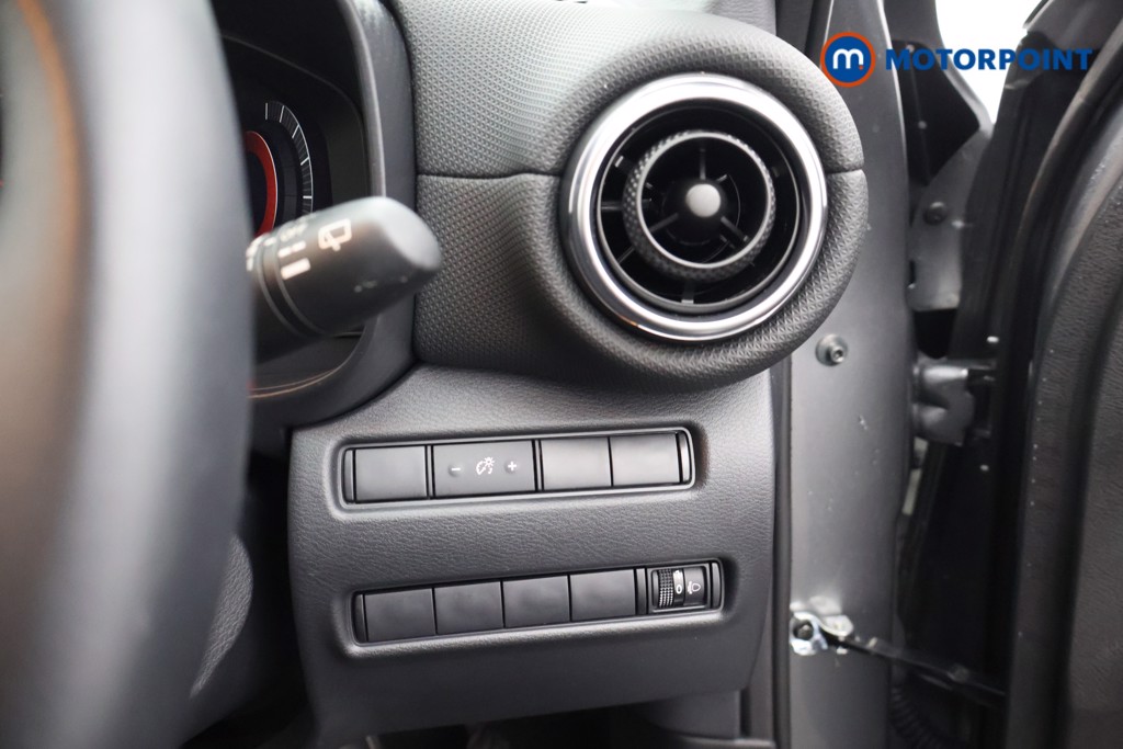 Nissan Juke N-Connecta Automatic Petrol-Electric Hybrid SUV - Stock Number (1691489) - 7th supplementary image